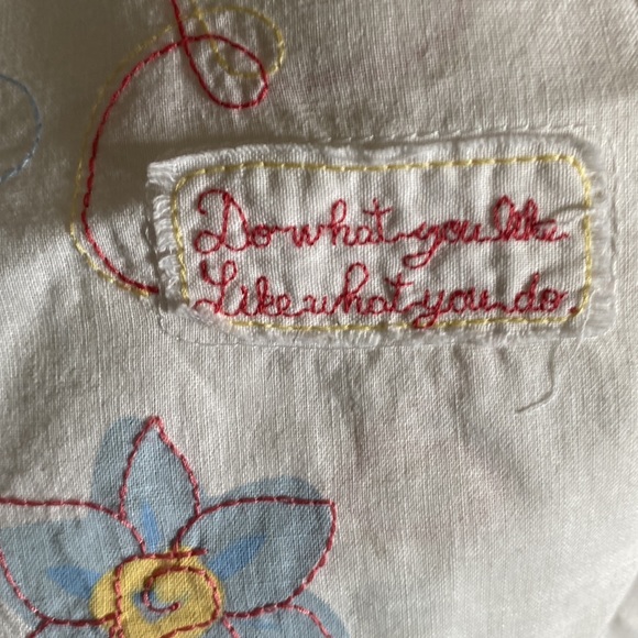 Life is Good Embroidered Linen Shirt - Picture 9 of 9